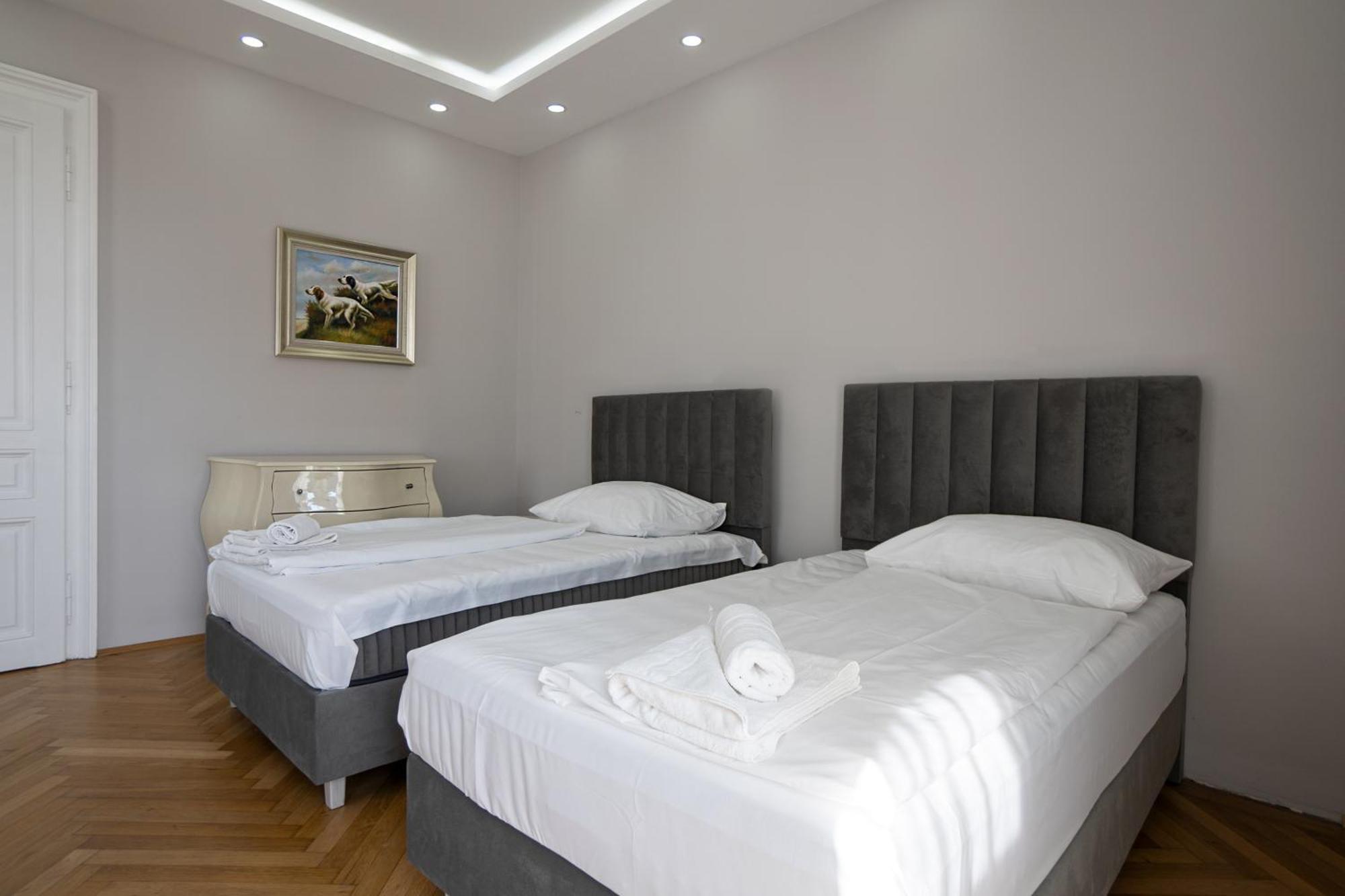 Charming 2-Room Apartment With Balcony, 15 Min To Center Wien Eksteriør billede