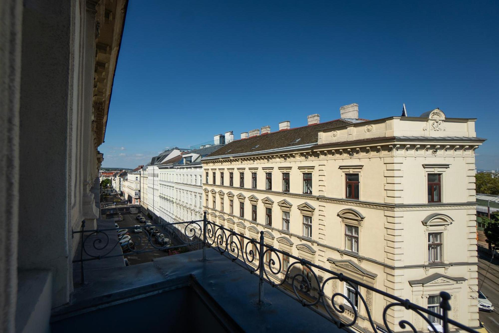 Charming 2-Room Apartment With Balcony, 15 Min To Center Wien Eksteriør billede