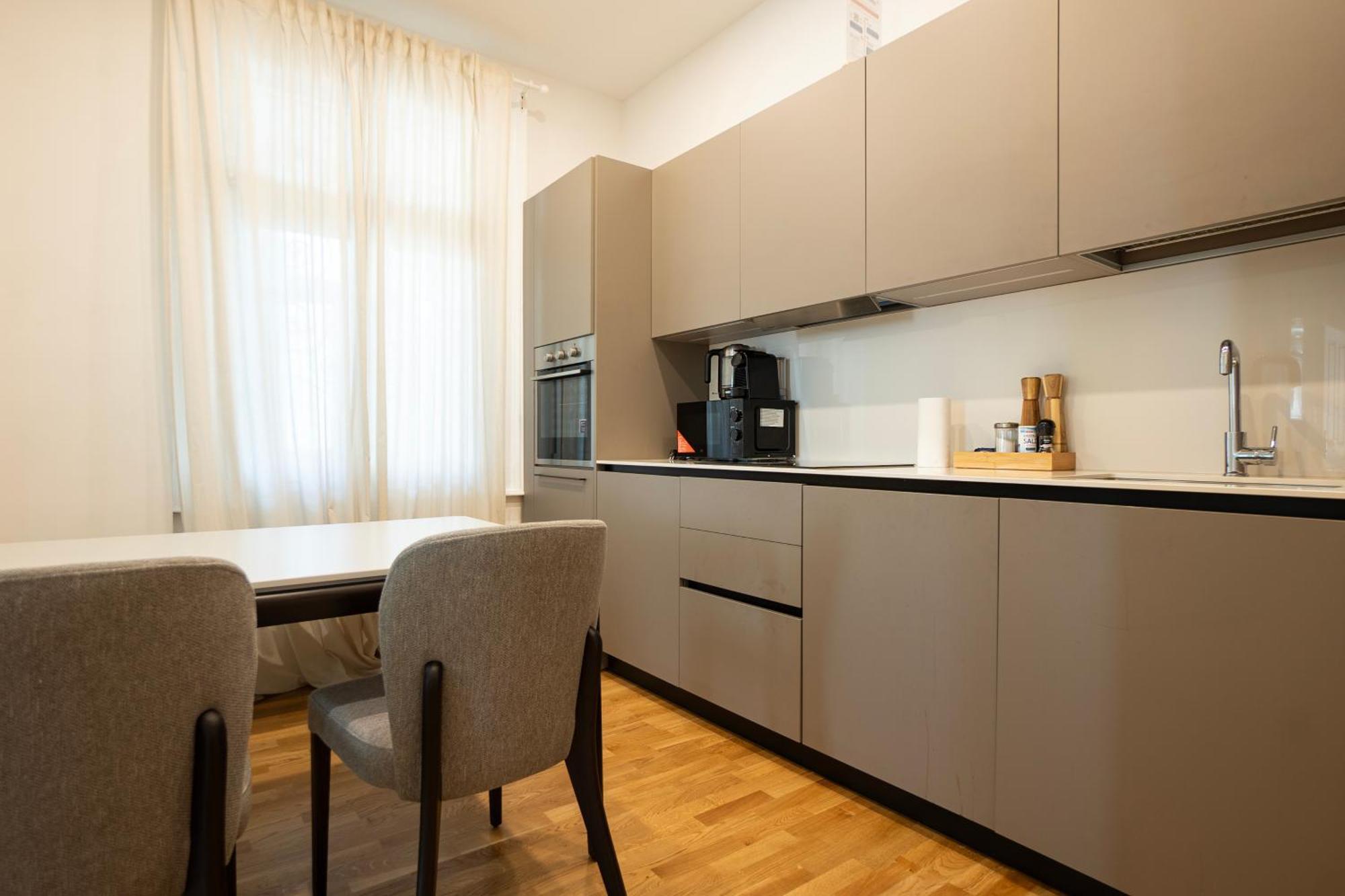 Charming 2-Room Apartment With Balcony, 15 Min To Center Wien Eksteriør billede