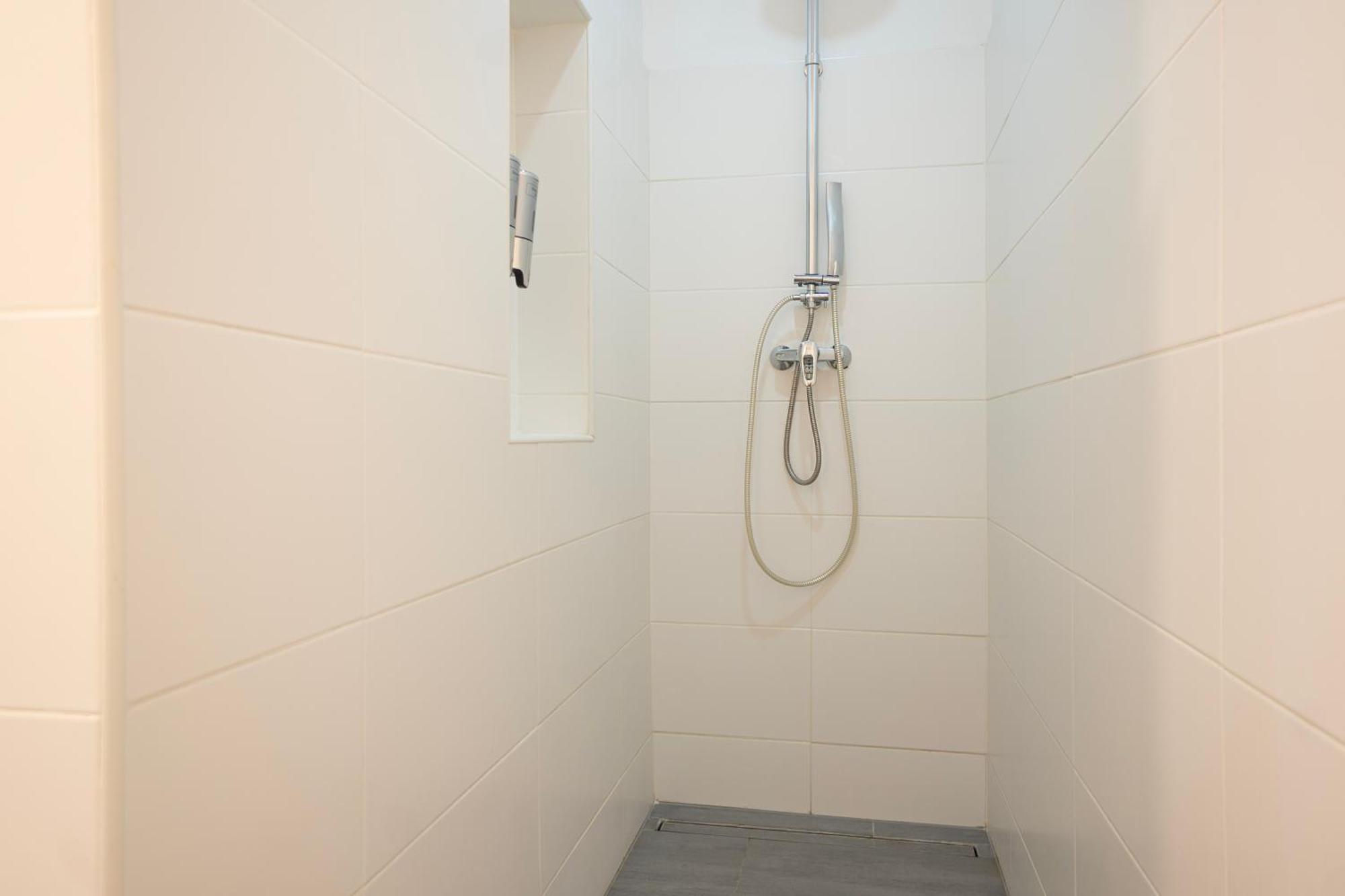 Charming 2-Room Apartment With Balcony, 15 Min To Center Wien Eksteriør billede