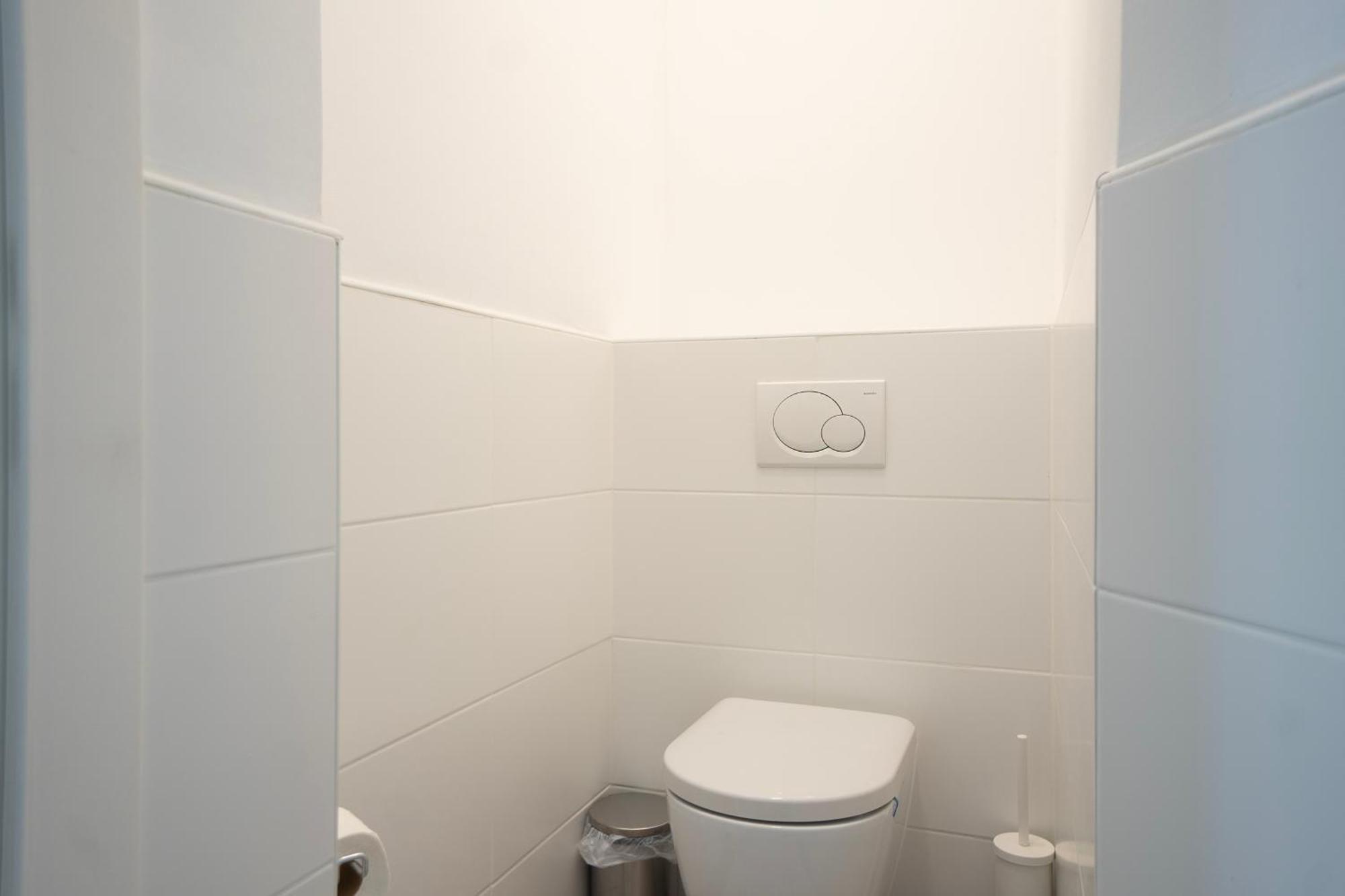 Charming 2-Room Apartment With Balcony, 15 Min To Center Wien Eksteriør billede