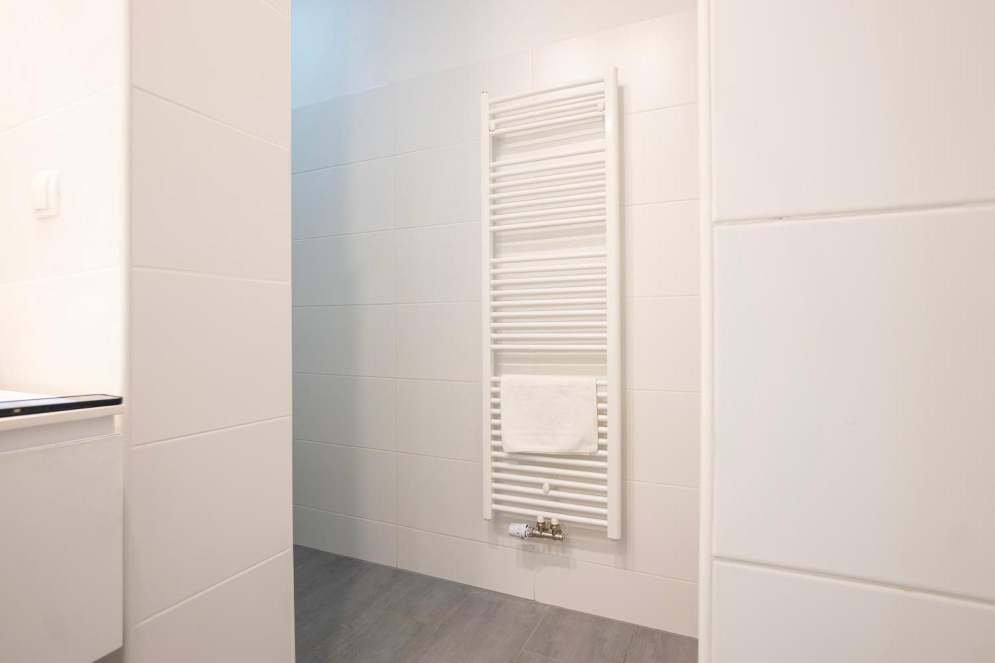 Charming 2-Room Apartment With Balcony, 15 Min To Center Wien Eksteriør billede